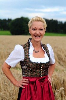 Schön im Dirndl über 40