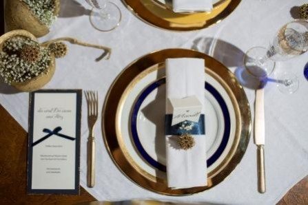 Winterhochzeit Tracht Tisch