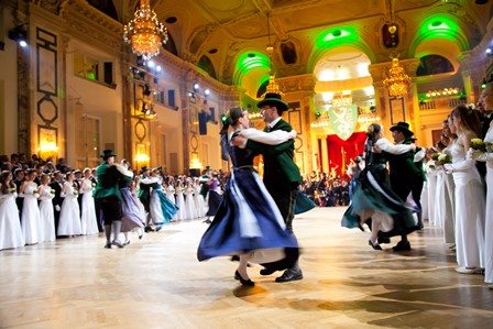 Ballsaison im Dirndl