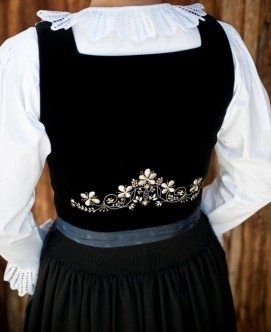 Lechtaler Festtagstracht Rücken