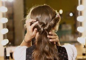 romantische Dirndlfrisur