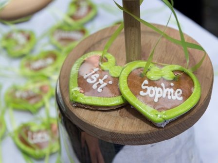 Trachtenhochzeit am Weinberg Lebkuchenherzen