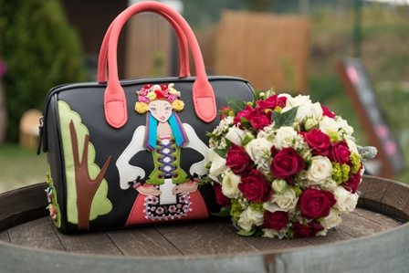 Trachtenhochzeit am Weinberg Tasche