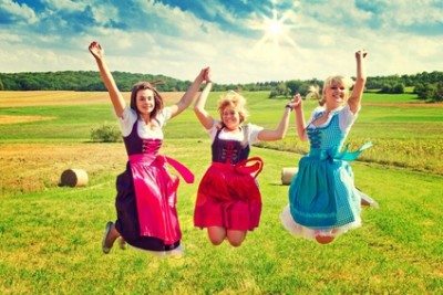 Jugend im Dirndl