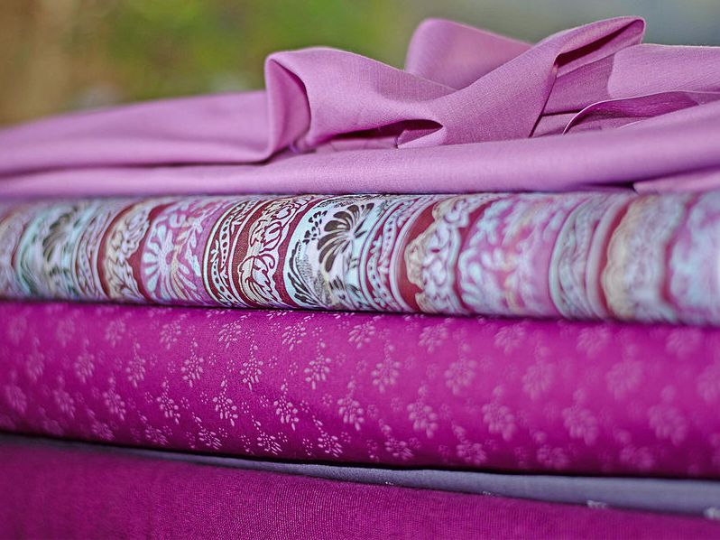 Wunderschöne Dirndlstoffe bei Trachten Ziegler