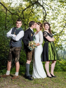 Brautpaar mit Trauzeugen Brautpaar mit Trauzeugen