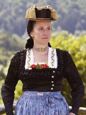 chiemgauer-frauentracht-fuer-frauen