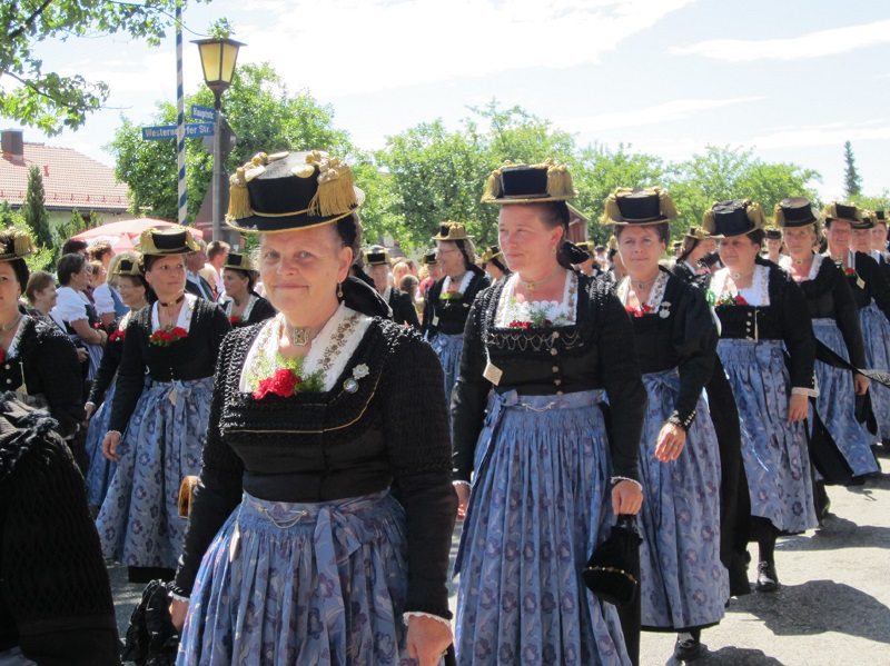 Chiemgauer Frauentracht