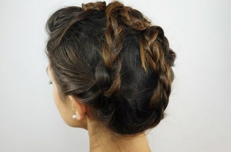 Dirndlfrisur für gestuftes Haar