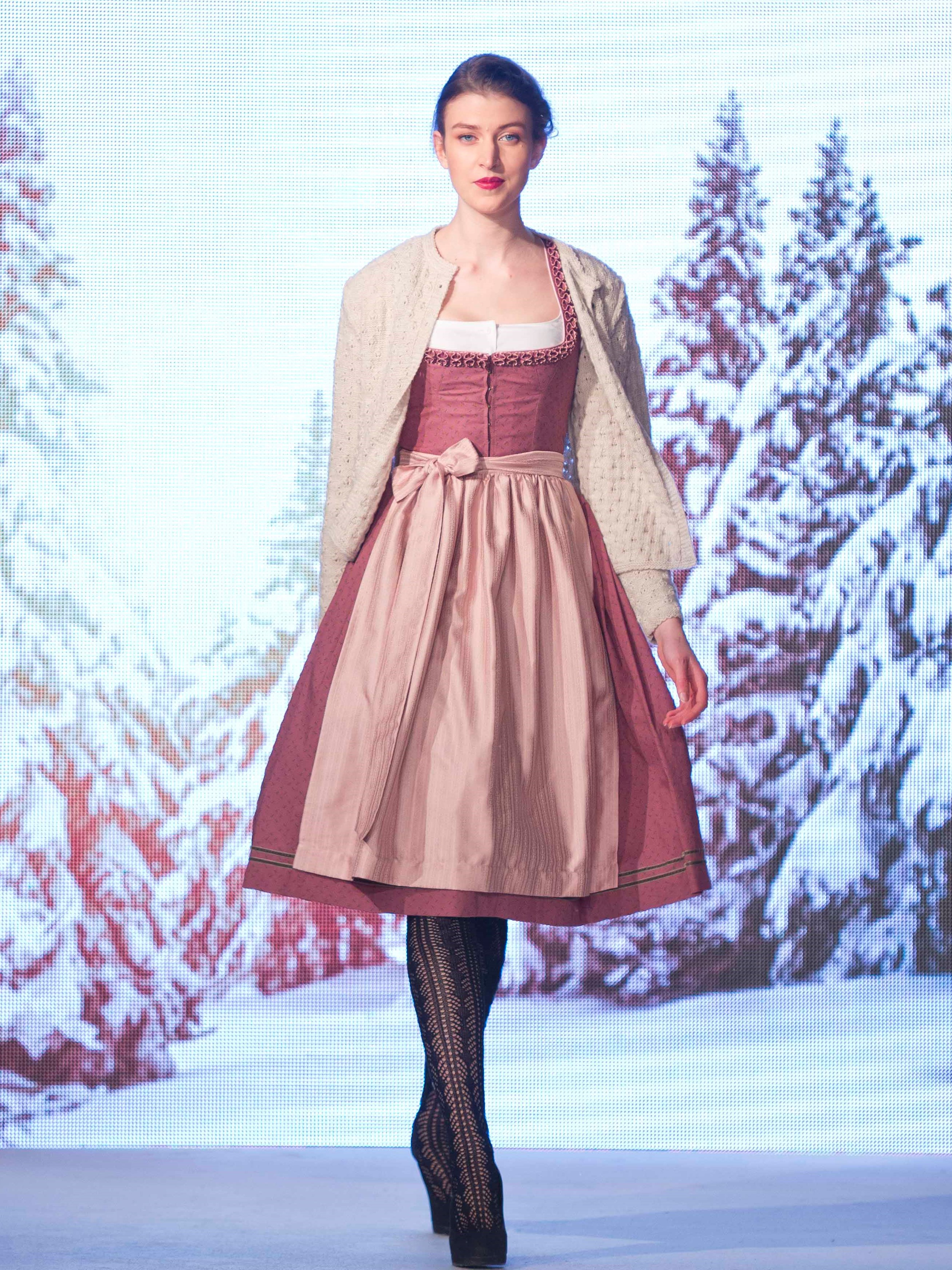 Julia Trentini Dirndl Herbst 2017