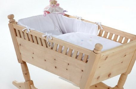 Babywiege aus Zirbenholz