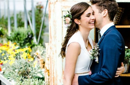 First Love Memories Styled Shooting mit einem Dirndl von Tian van Tastique