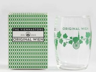 der typische Wiener Fasslbecher: das perfekte Weinglas für das Achterl beim Heurigen