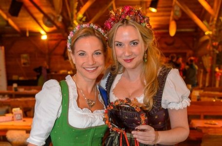 Niki Osl miss lillys hats und ihre Blumenkränze