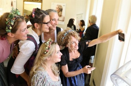 Die Schönsten Dirndlfrisuren Für Die Wiener Wiesn 2017