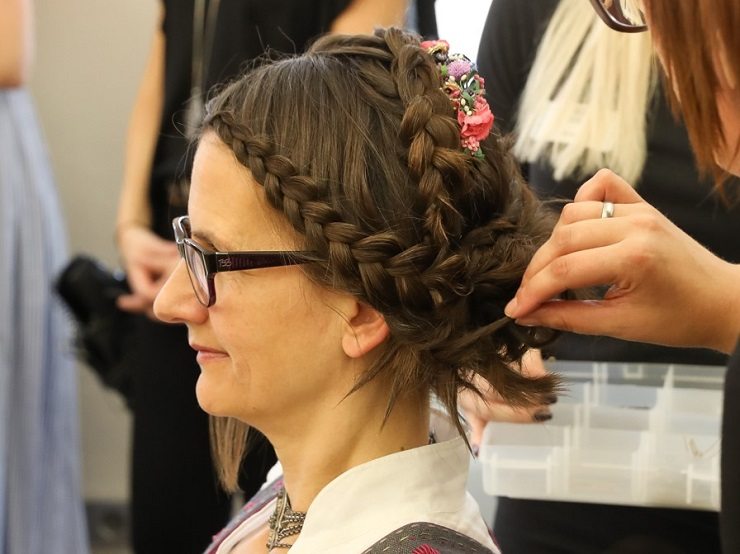 Birgit Indra mit einer Punk-Dirndlfrisur