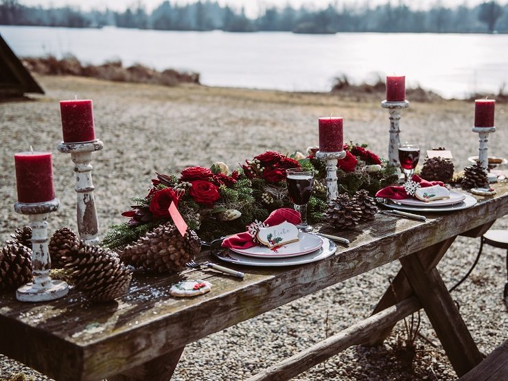 Trachtenhochzeit Im Winter Tischdeko Mit Tannenzapfen Und Reisig