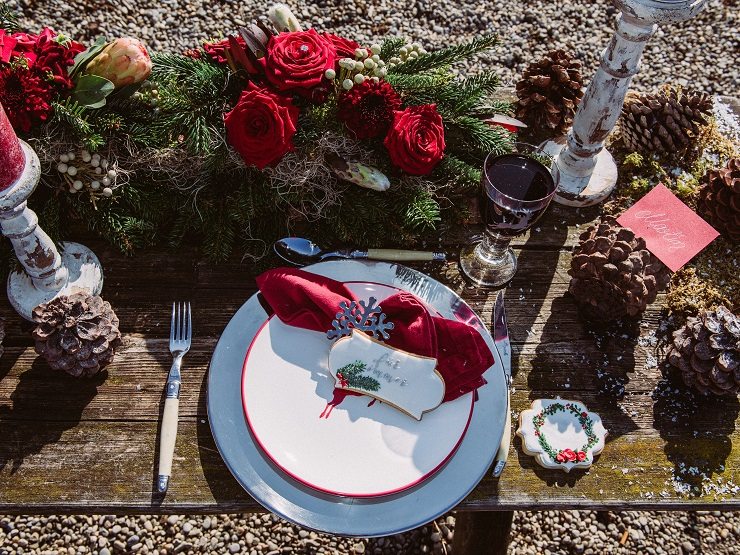 Tischdekoration Rot Tannenzweige