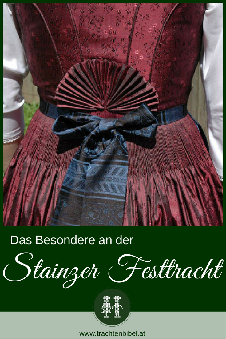 Das Besondere an der Stainzer Festtagstracht ist der Stainzer Fächer am Rücken. Dieses festliche Dirndl ist aus Baumwollbrokat.