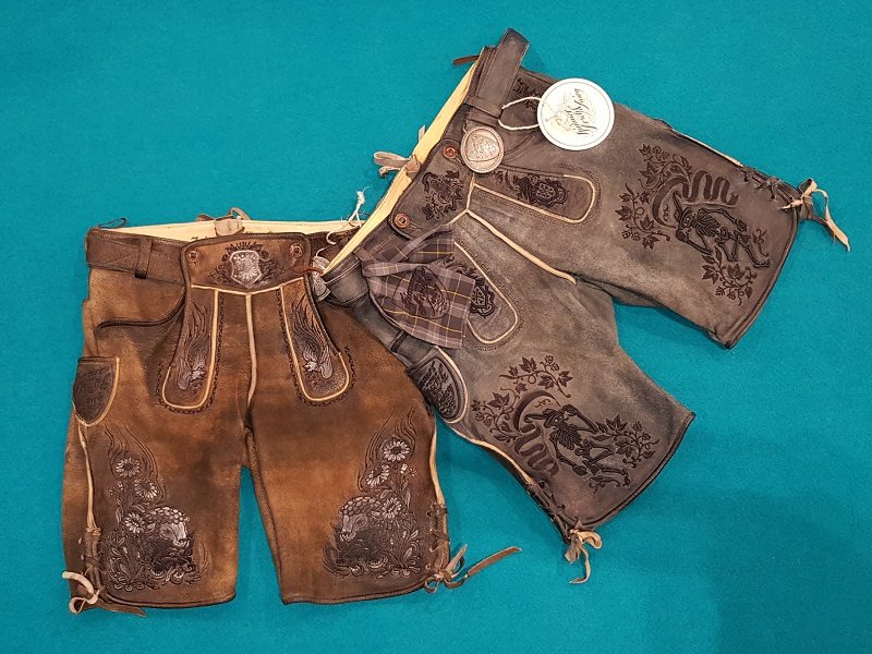 Lederhosenmotive bei Himmel, Arsch & Zwirn