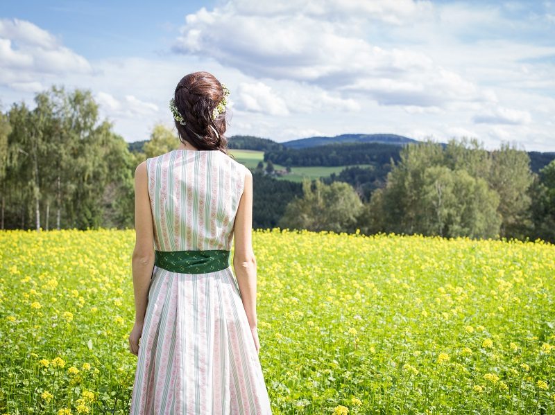 Kaiserliche Liebelei Dirndl Rückenansicht