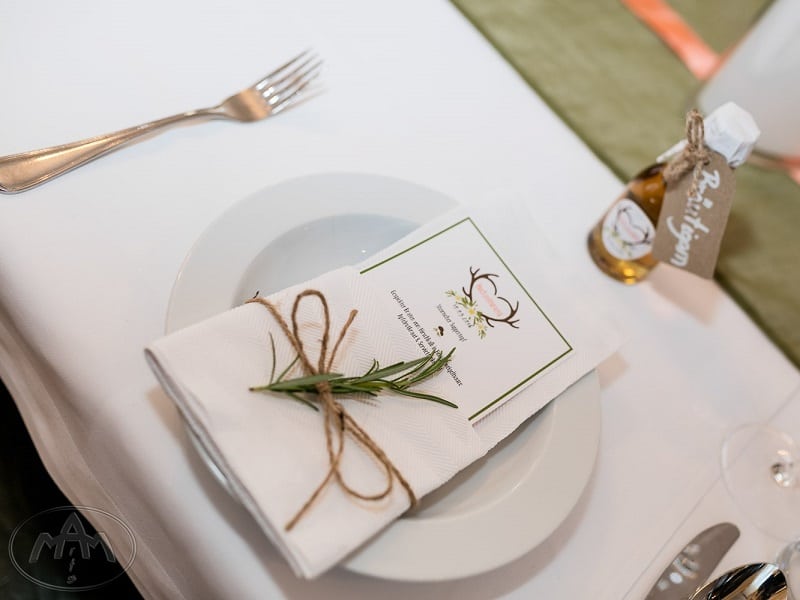 Menükarte Trachtenhochzeit mit Hirschgeweih