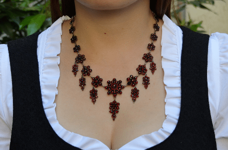 Echter Trachtenschmuck